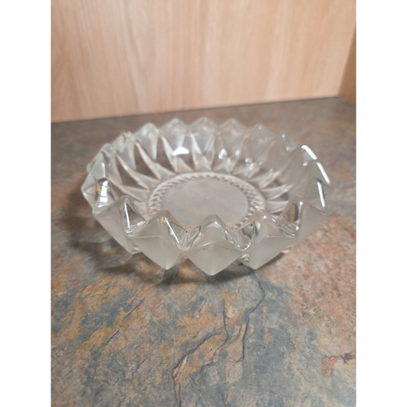 Vintage KIG Indonesia Diamond Pressed Glass Clear Round Ashtray Heavy - Picture 2 of 4
